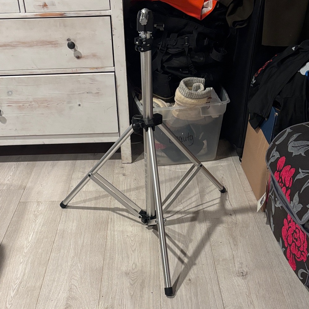 Adjustable Silver Tripod Stand for cosmetology mannequins